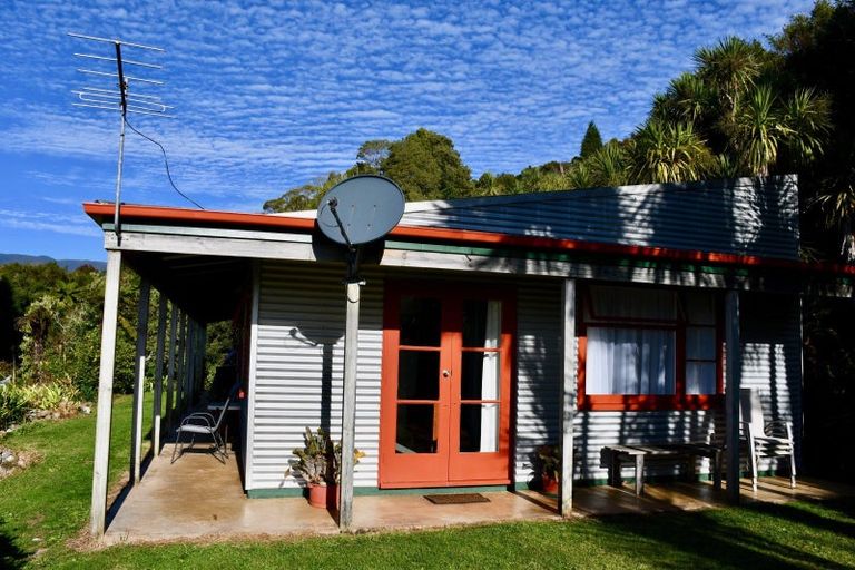 Photo of property in 6 Arapito Road, Karamea, 7893