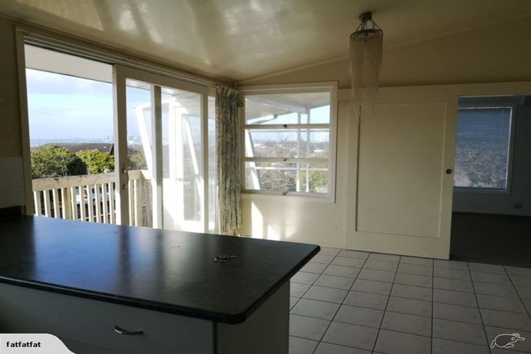 Photo of property in 10 Raleigh Road, Northcote, Auckland, 0627