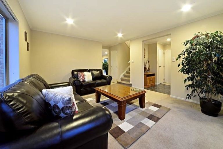 Photo of property in 12 Sarteano Drive, Manurewa, Auckland, 2105