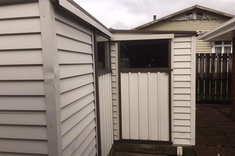 Photo of property in 141 Parrs Cross Road, Glen Eden, Auckland, 0612