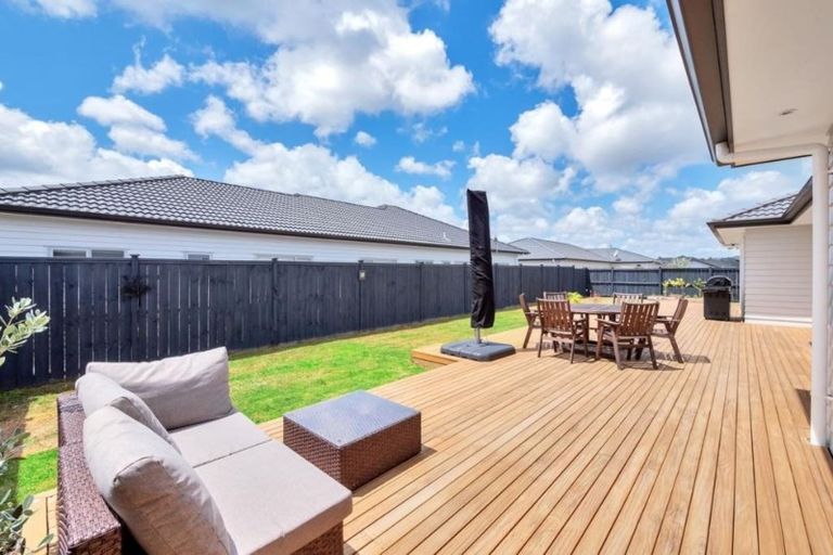 Photo of property in 3 Kuawa Drive, Kumeu, 0810