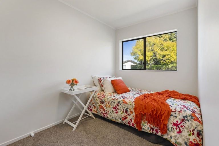 Photo of property in 50b Mirrabooka Avenue, Botany Downs, Auckland, 2010