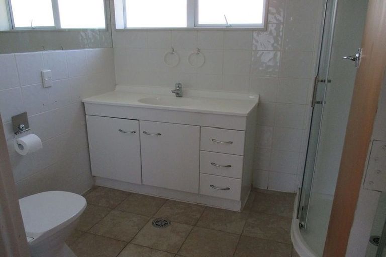 Photo of property in 82 Ocean View Road, Northcote, Auckland, 0627