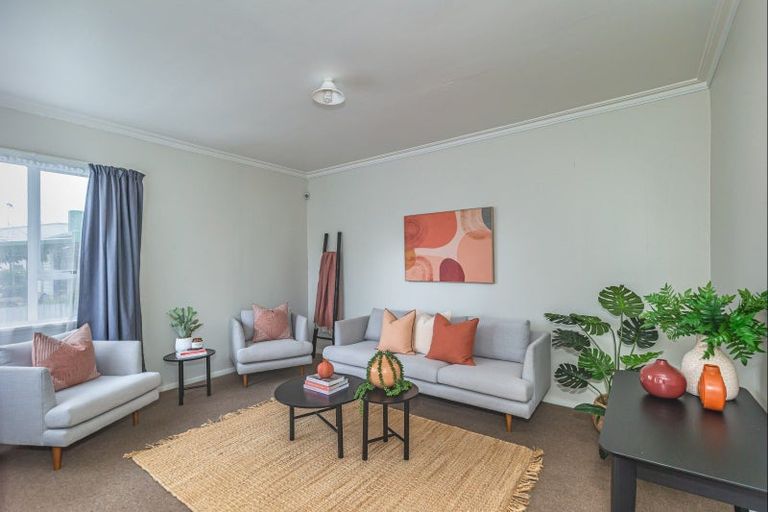 Photo of property in 1 Quinn Road, Levin, 5510