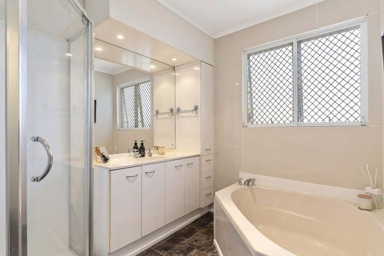 Photo of property in 20 Newham Place, Henderson, Auckland, 0612