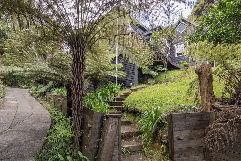 Photo of property in 5b Pohutukawa Grove, Whitianga, 3510