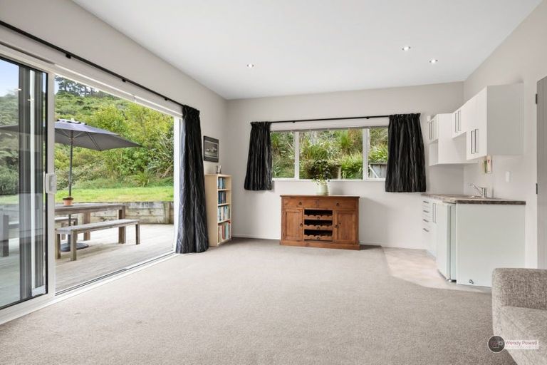 Photo of property in 17 Oceanview Terrace, Tirohanga, Lower Hutt, 5010