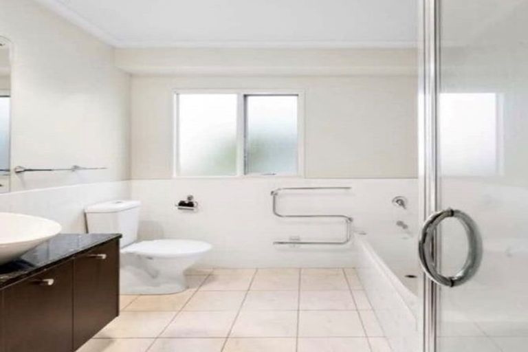 Photo of property in 9 Walnut Lane, Browns Bay, Auckland, 0630