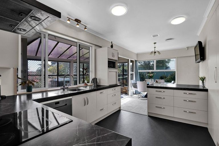 Photo of property in 75 Waihi Road, Hawera, 4610