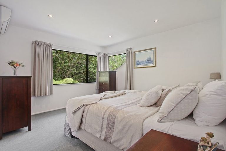 Photo of property in 16a Kingsclere Place, Goodwood Heights, Auckland, 2105
