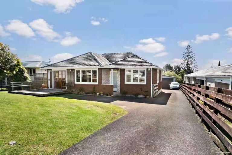 Photo of property in 39 Matipo Road, Te Atatu Peninsula, Auckland, 0610