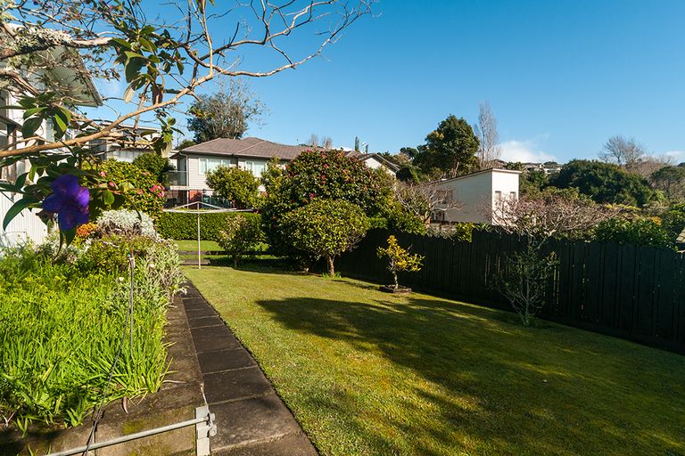 Photo of property in 2/16 Castleton Drive, Howick, Auckland, 2014