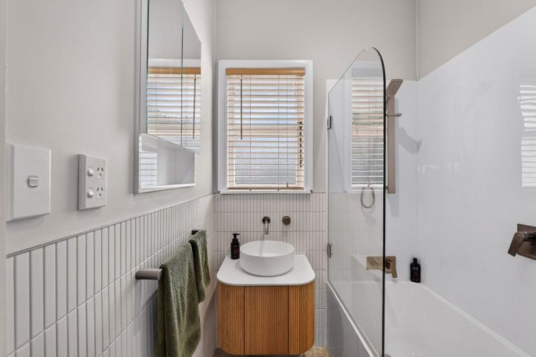 Photo of property in 1 Lowry Terrace, Marewa, Napier, 4110
