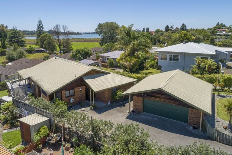 Photo of property in 4 Waikareao Way, Brookfield, Tauranga, 3110