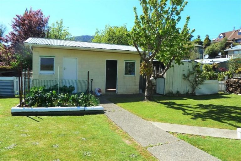 Photo of property in 4 Cornwall Street, Picton, 7220