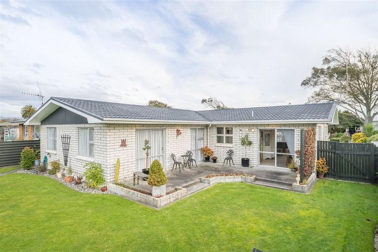 Photo of property in 14 Hollows Crescent, Takaro, Palmerston North, 4412