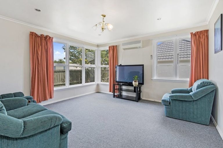 Photo of property in 1/11 Hollyford Avenue, Bryndwr, Christchurch, 8053