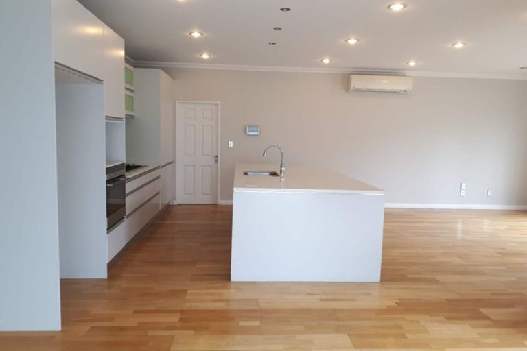 Photo of property in 100 Killybegs Drive, Pinehill, Auckland, 0632