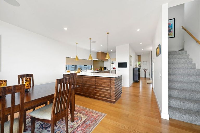 Photo of property in 142 Lake Crescent, Hamilton Lake, Hamilton, 3204