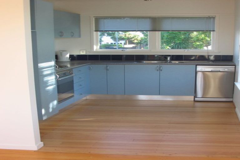 Photo of property in 4/221 Hurstmere Road, Takapuna, Auckland, 0622