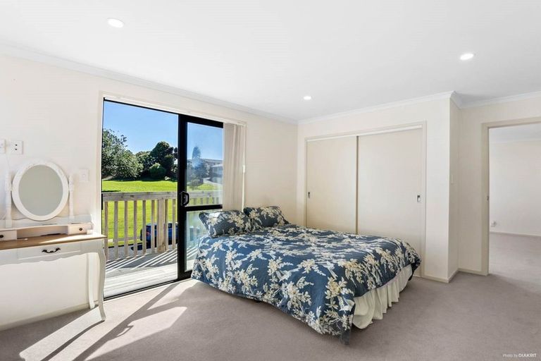 Photo of property in 15 Aronia Way, Goodwood Heights, Auckland, 2105
