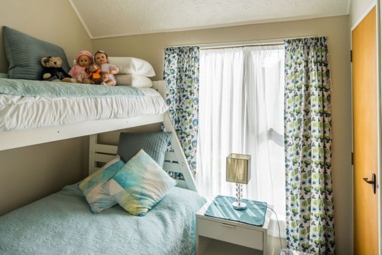 Photo of property in 3a Pukatea Street, Eastbourne, Lower Hutt, 5013