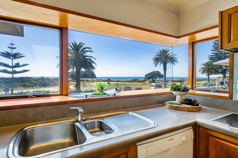Photo of property in 32 Marine Parade, Mount Maunganui, 3116