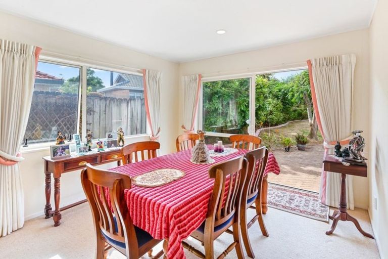 Photo of property in 114 Golfland Drive, Golflands, Auckland, 2013