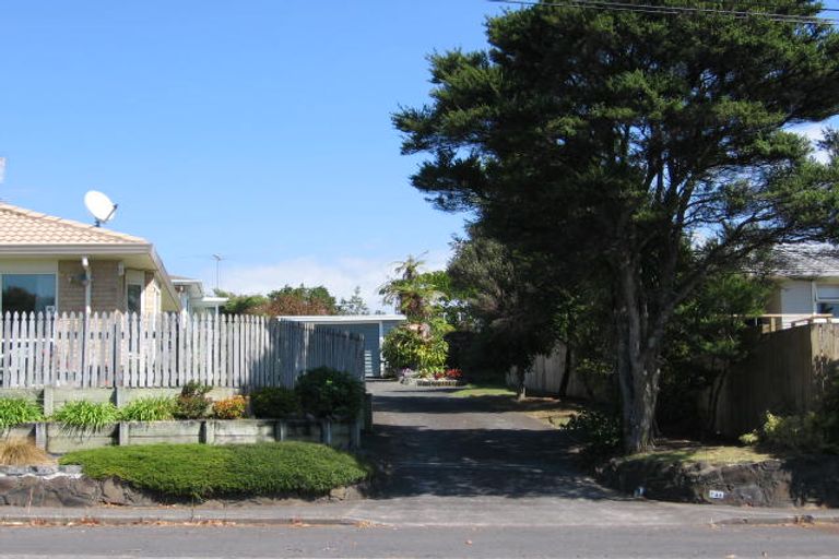 Photo of property in 1/44 County Road, Torbay, Auckland, 0630