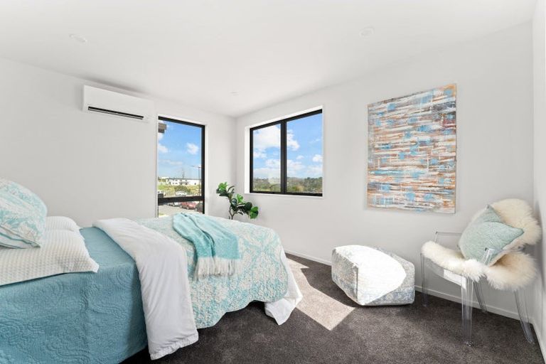 Photo of property in 21 Bronzewater Drive, Silverdale, 0932