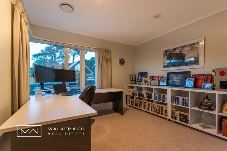 Photo of property in 28 Carlow Grove, Birchville, Upper Hutt, 5018