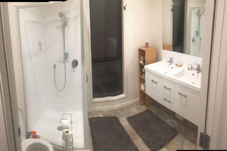 Photo of property in 29 Deverell Place, Northcross, Auckland, 0632