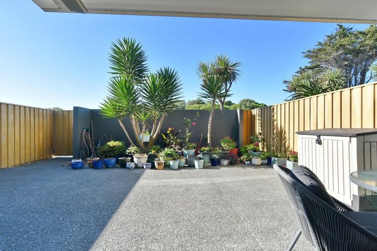 Photo of property in 2/272 Marine Parade, New Brighton, Christchurch, 8061