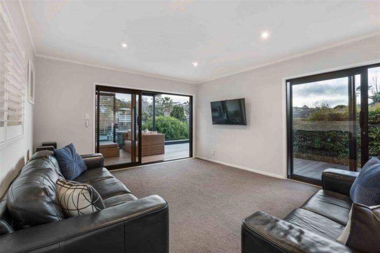 Photo of property in 595/93 Beach Road, Castor Bay, Auckland, 0620