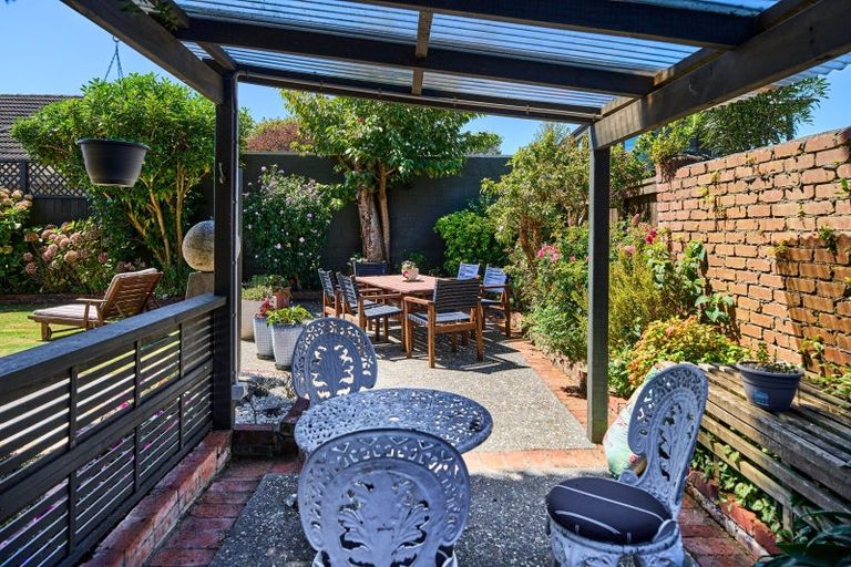 Photo of property in 2/70 Hautana Street, Woburn, Lower Hutt, 5010