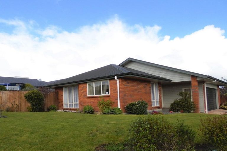 Photo of property in 72 Kingdale Road, Henderson, Auckland, 0610