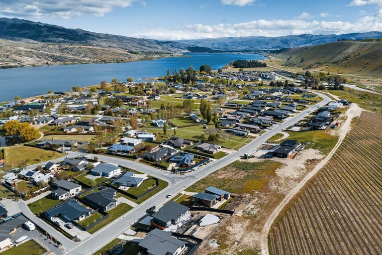 Photo of property in 65 Stratford Drive, Mount Pisa, Cromwell, 9383