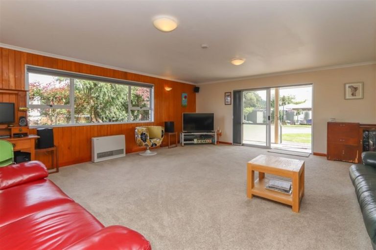 Photo of property in 24 Kowhai Street, Inglewood, 4330