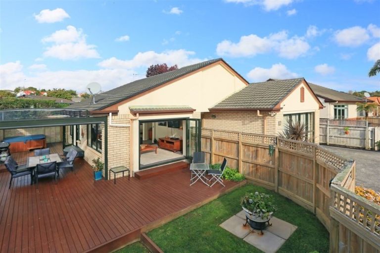 Photo of property in 8 Graven Court, Henderson, Auckland, 0612