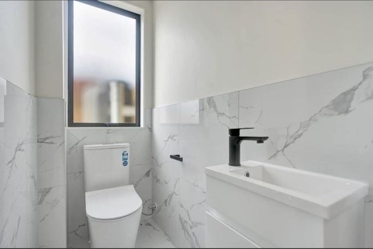 Photo of property in 49b Riverton Drive, Randwick Park, Auckland, 2105