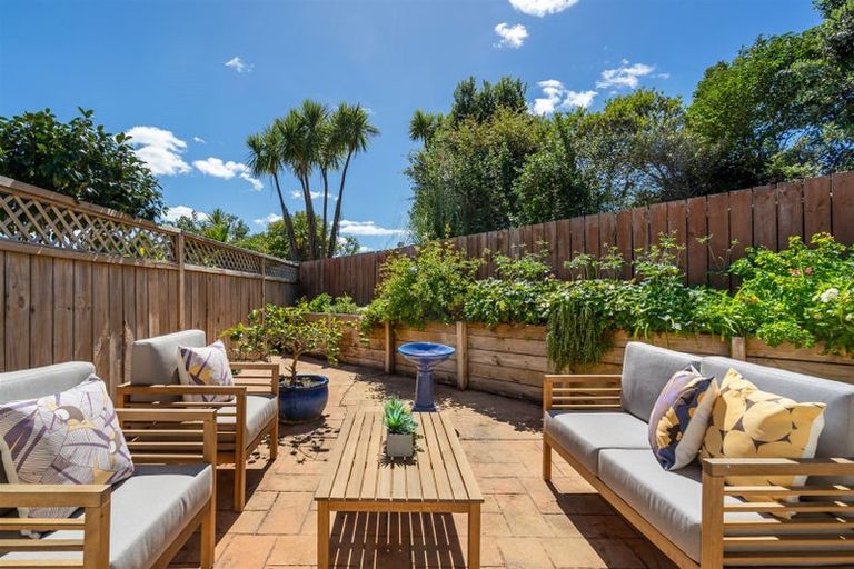 Photo of property in 10 Palmgreen Court, Stanmore Bay, Whangaparaoa, 0932