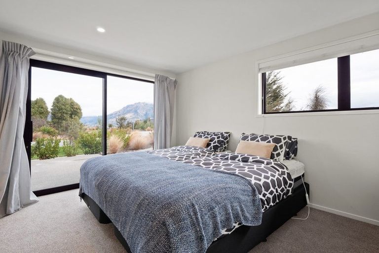 Photo of property in 35 Jacks Point Rise, Jacks Point, Queenstown, 9371