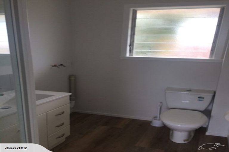 Photo of property in 10/219 Onewa Road, Birkenhead, Auckland, 0626