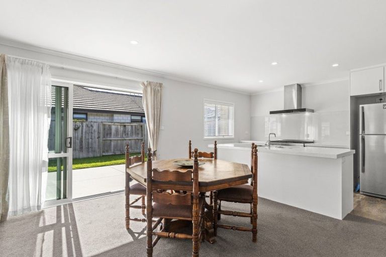 Photo of property in 32 Harding Drive, Papamoa Beach, Papamoa, 3118