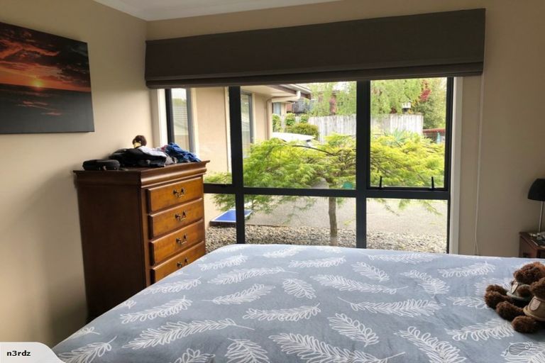 Photo of property in 22 Zefiro Drive, Massey, Auckland, 0614