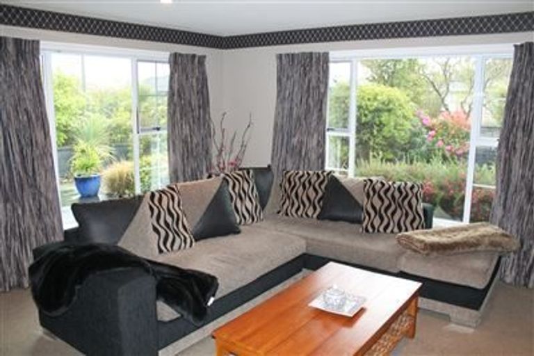 Photo of property in 3 Fairmile Place, Russley, Christchurch, 8042