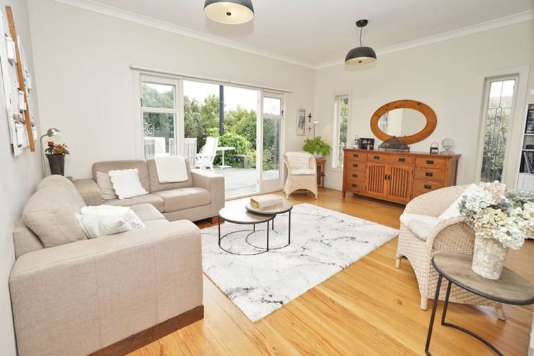 Photo of property in 6 Forest Lake Road, Forest Lake, Hamilton, 3200