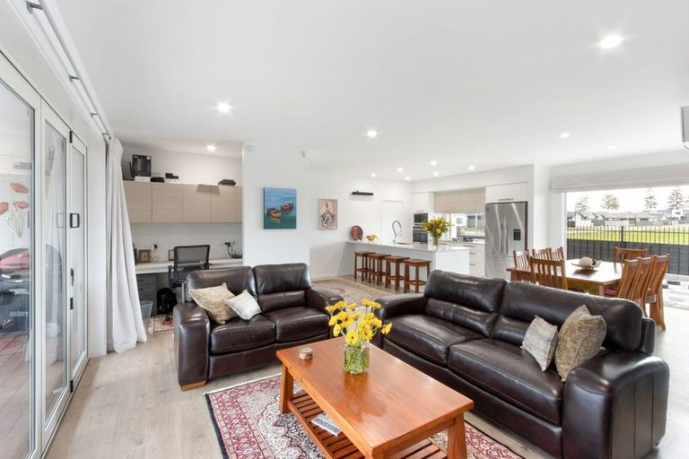 Photo of property in 17 Hurunui Drive, Te Awa, Napier, 4110