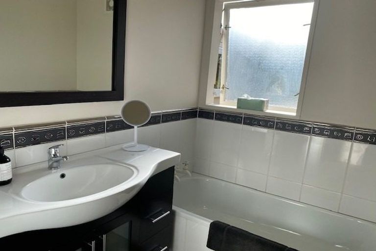 Photo of property in 70 Oriel Avenue, Tawa, Wellington, 5028