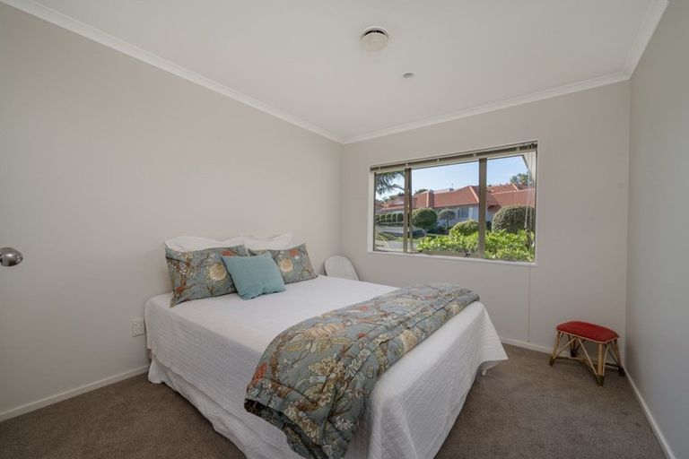 Photo of property in 26 Gillett Place, Botany Downs, Auckland, 2014